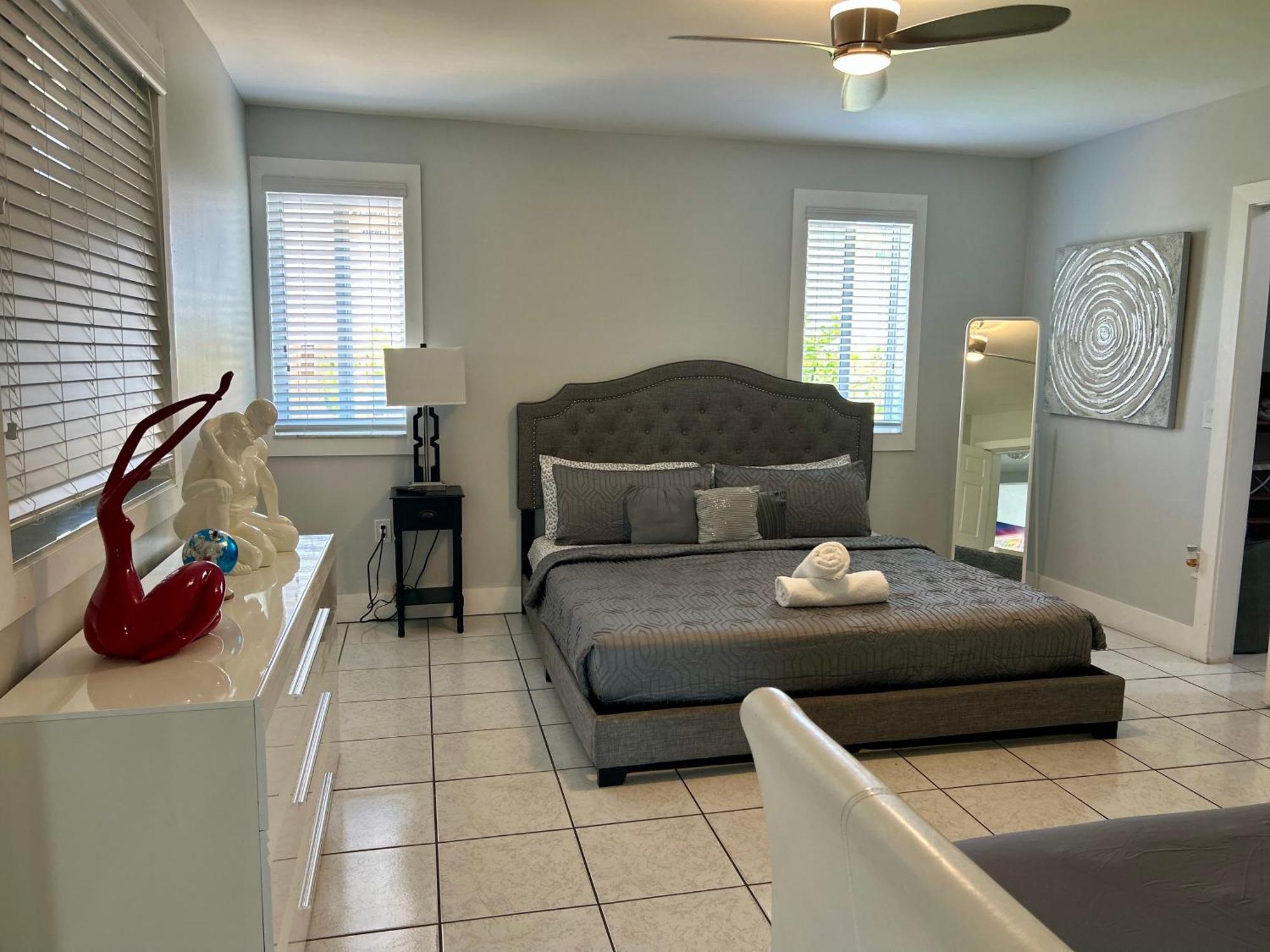 Ferienhaus Main House 3 Bed 2 Bath & 1 Bed 1 Bath