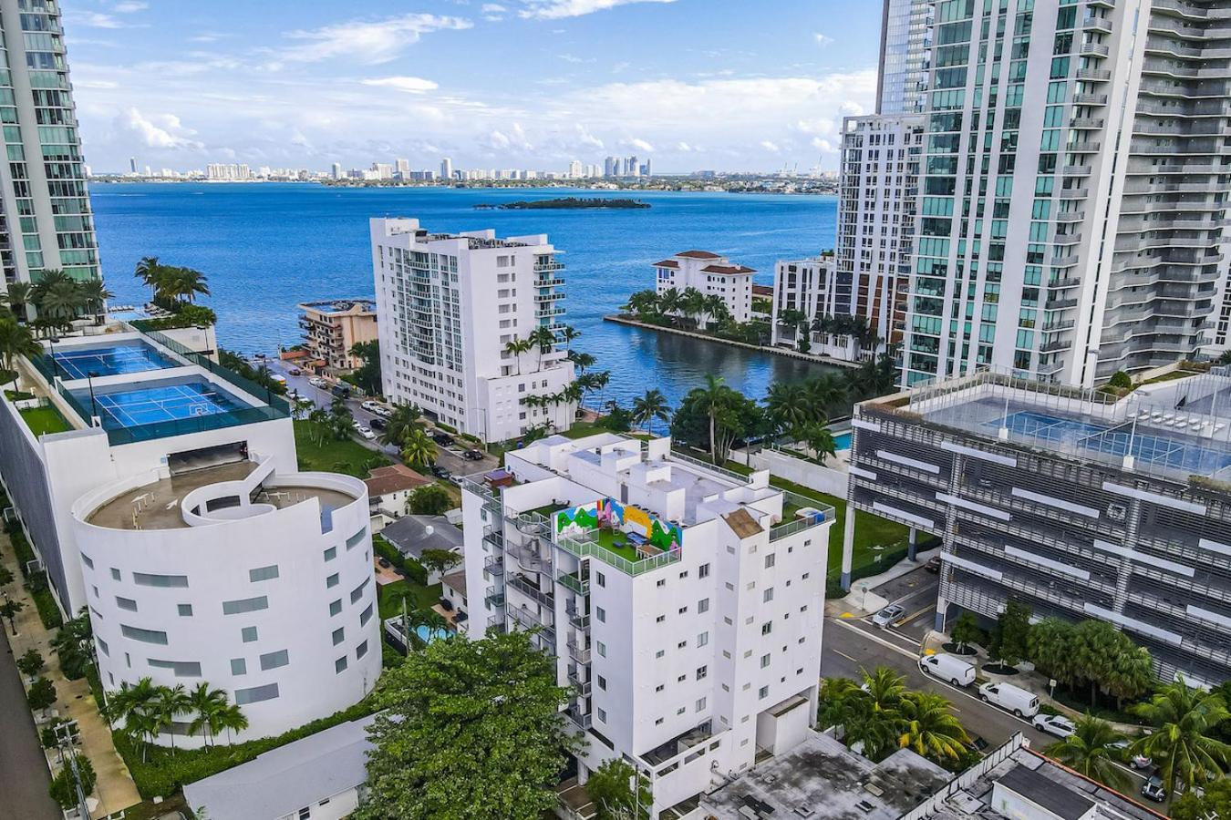 Subtle 2 Bed In Edgewater Downtown With Free Parking Appartement