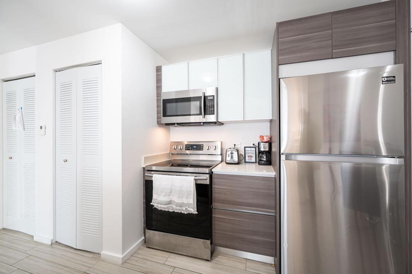 Subtle 2 Bed In Edgewater Downtown With Free Parking Appartement