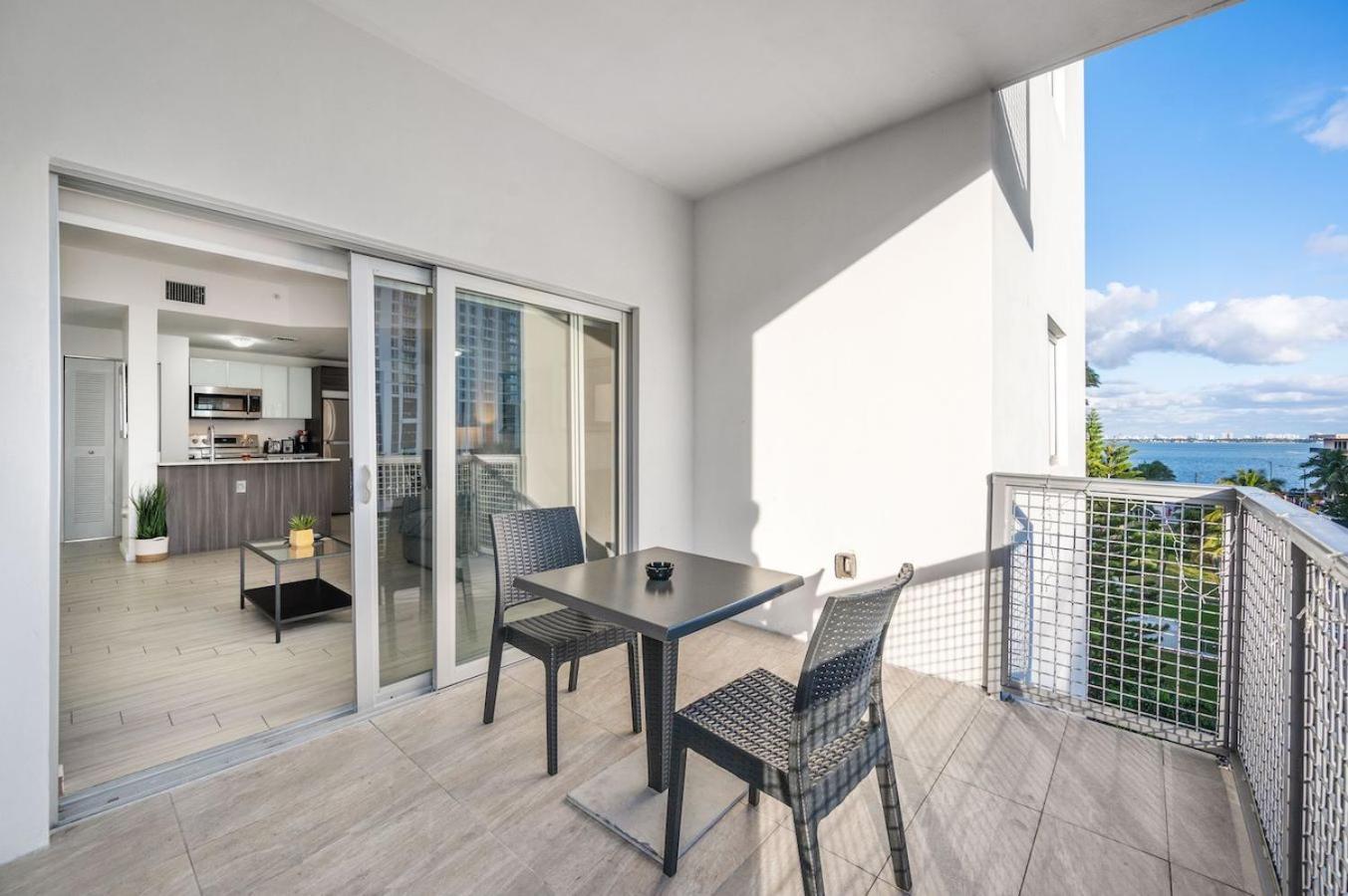 Appartement Subtle 2 Bed In Edgewater Downtown With Free Parking *
