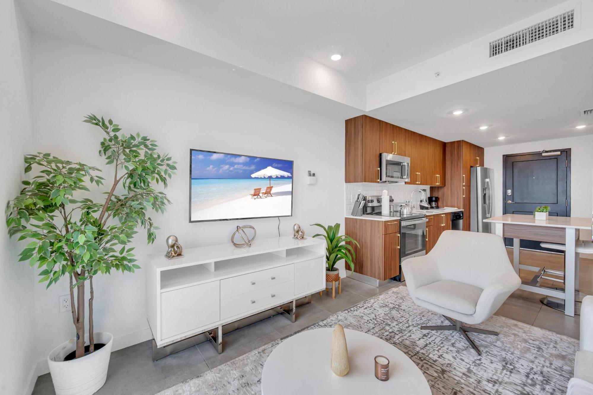 Amazing 2 Bd Downtown Mins From Brickell With Free Parking *
