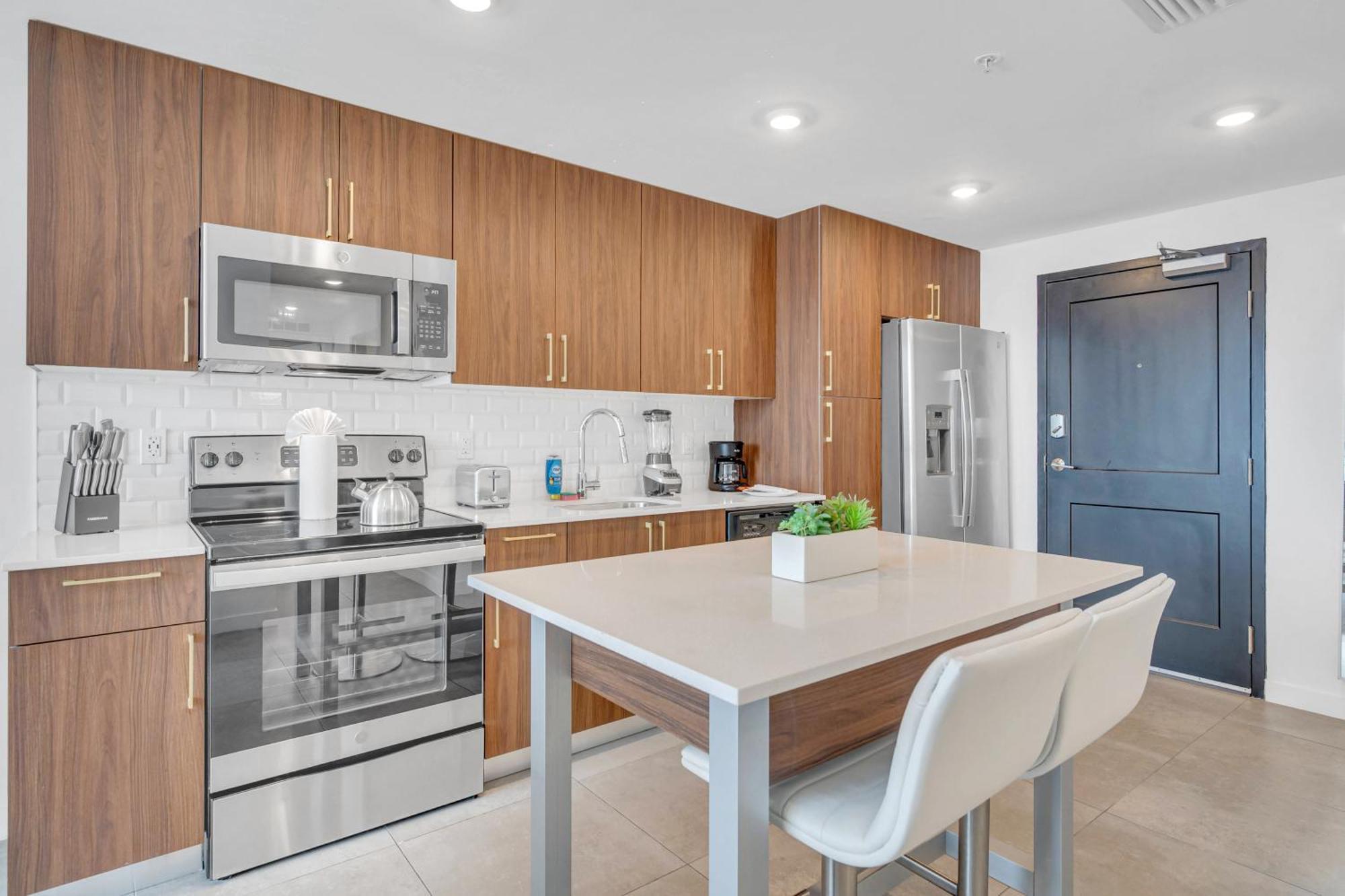 Amazing 2 Bd Downtown Mins From Brickell With Free Parking *