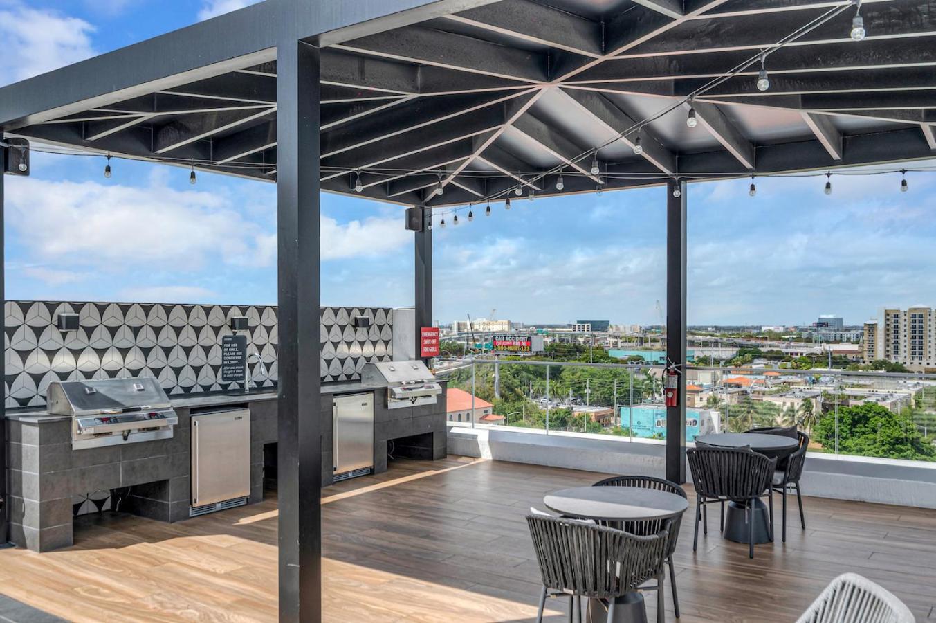 Appartement Modern Unit In Downtown With Free Parking *