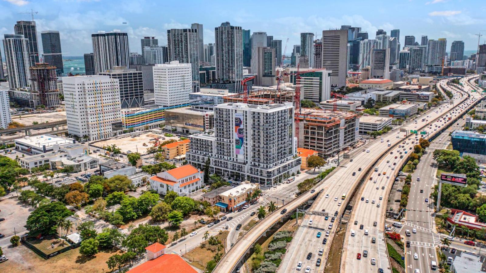 Centrally Located 2 Bed In The Heart Of Downtown With Free Parkin Appartement