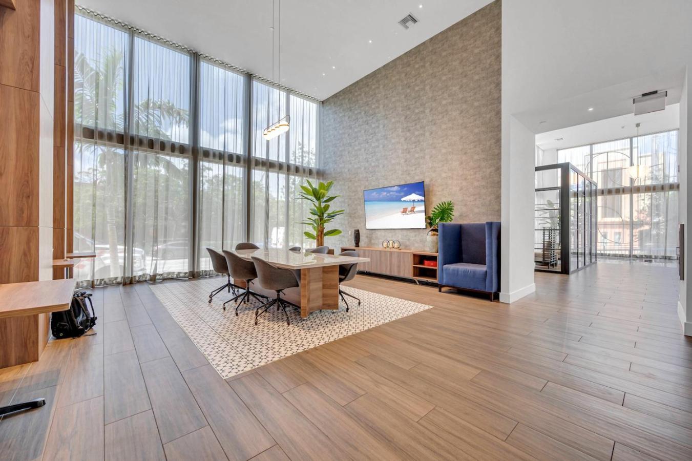 Appartement Centrally Located 2 Bed In The Heart Of Downtown With Free Parkin *