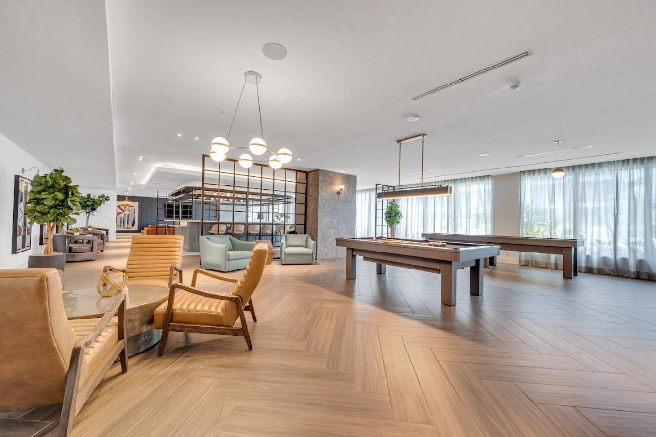 Centrally Located 2 Bed In The Heart Of Downtown With Free Parkin Appartement