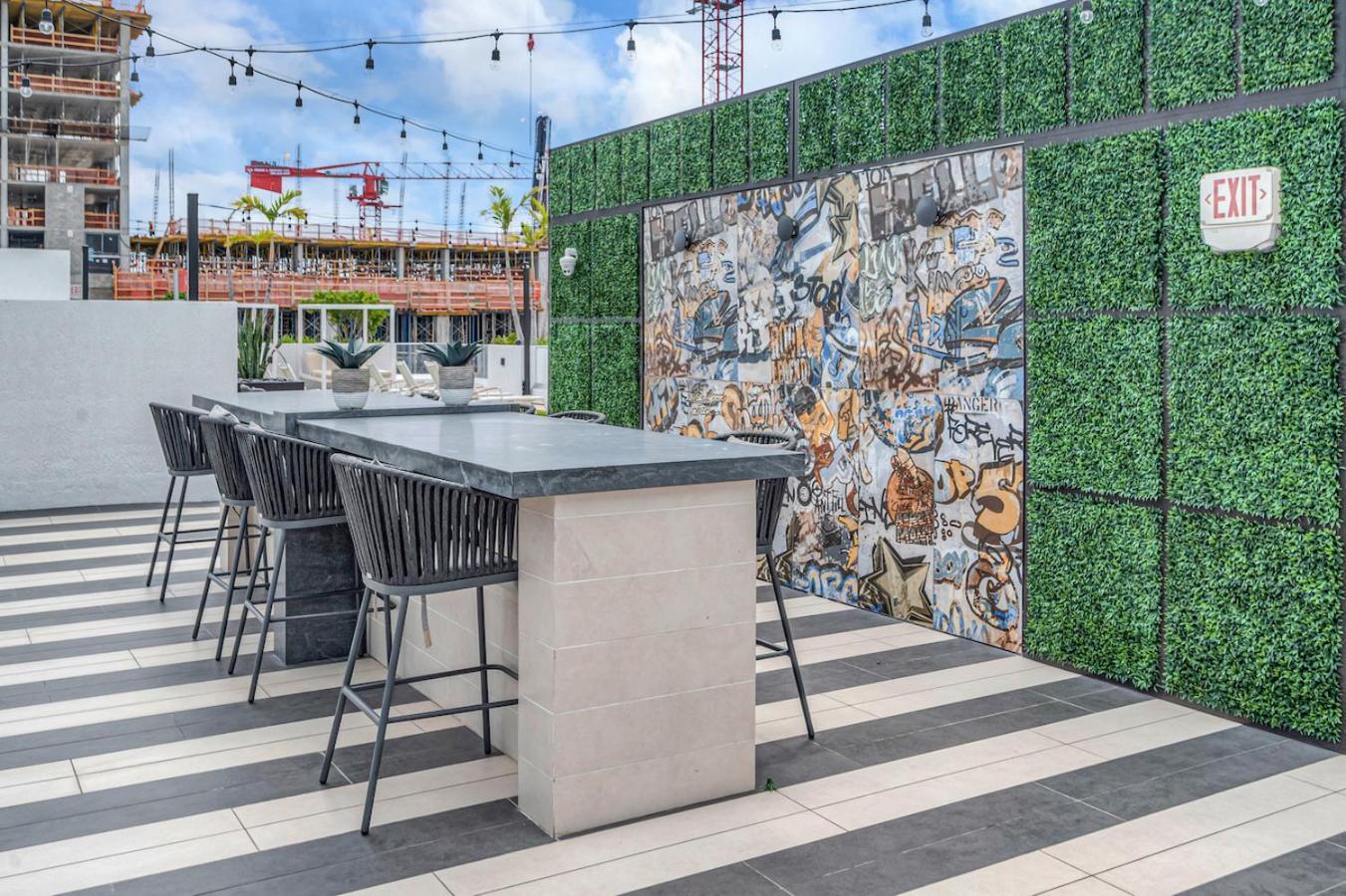 Centrally Located 2 Bed In The Heart Of Downtown With Free Parkin Appartement