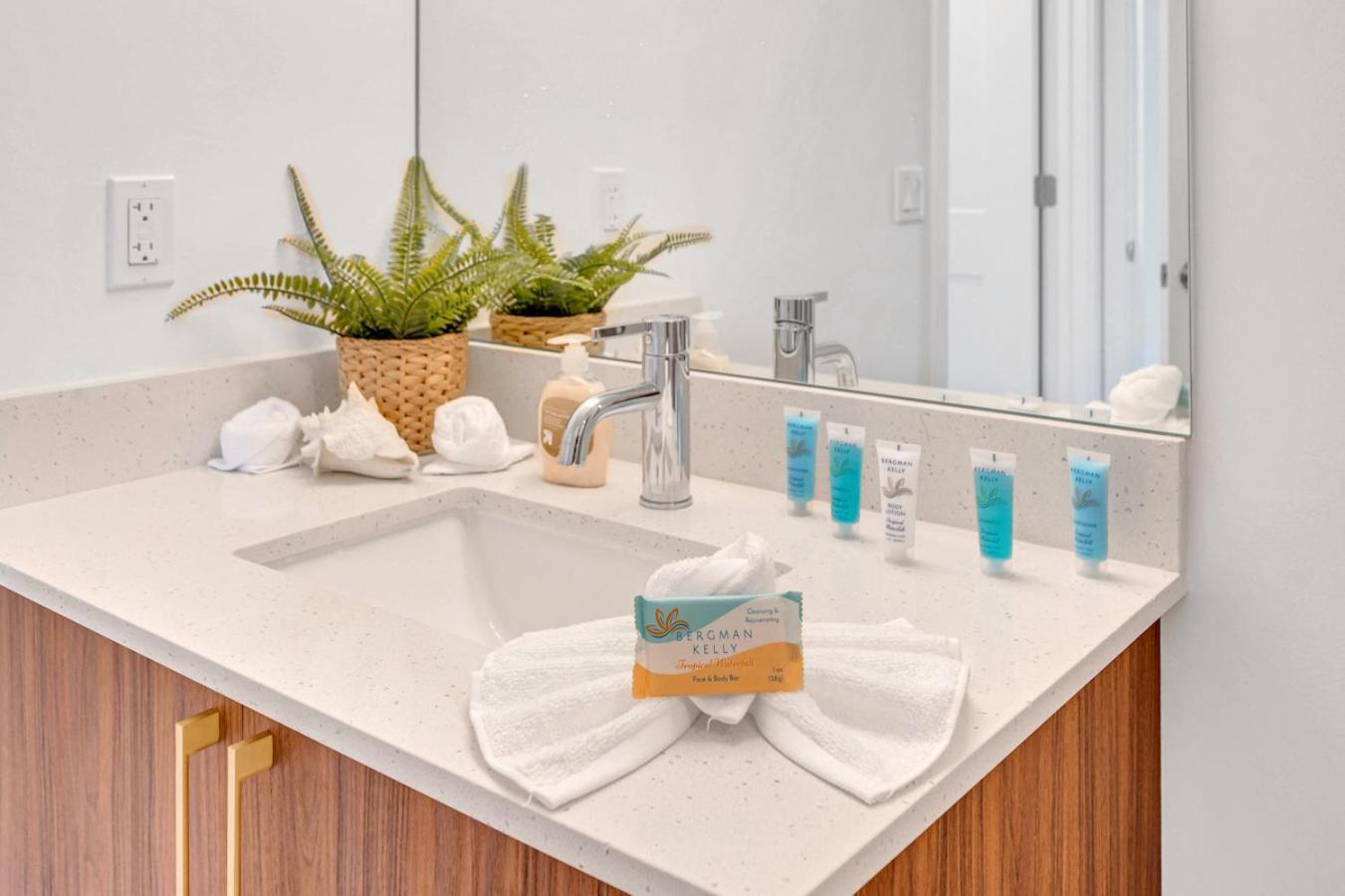 Appartement Centrally Located 2 Bed In The Heart Of Downtown With Free Parkin *