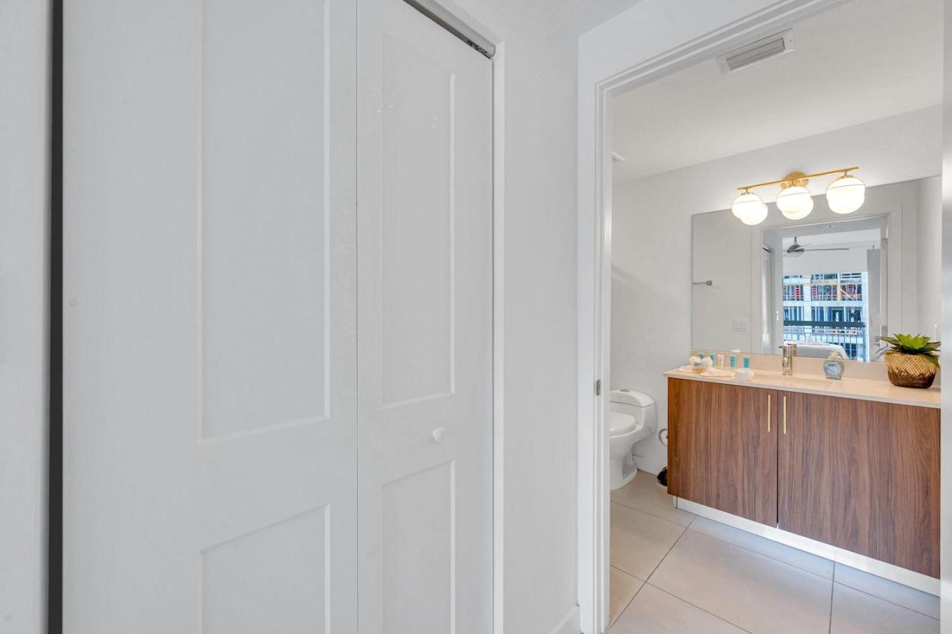 Centrally Located 2 Bed In The Heart Of Downtown With Free Parkin Appartement Miami