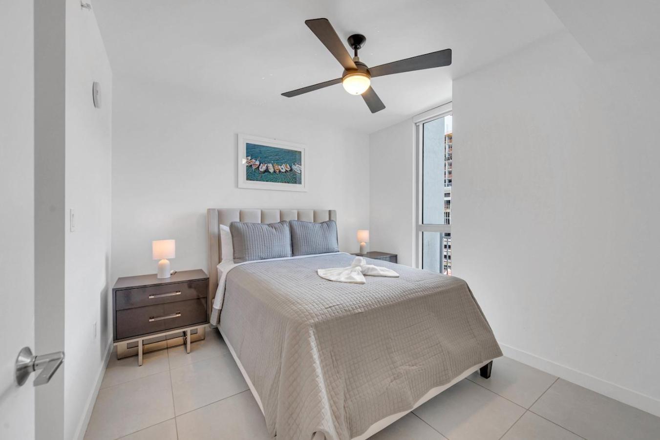 Centrally Located 2 Bed In The Heart Of Downtown With Free Parkin Appartement *