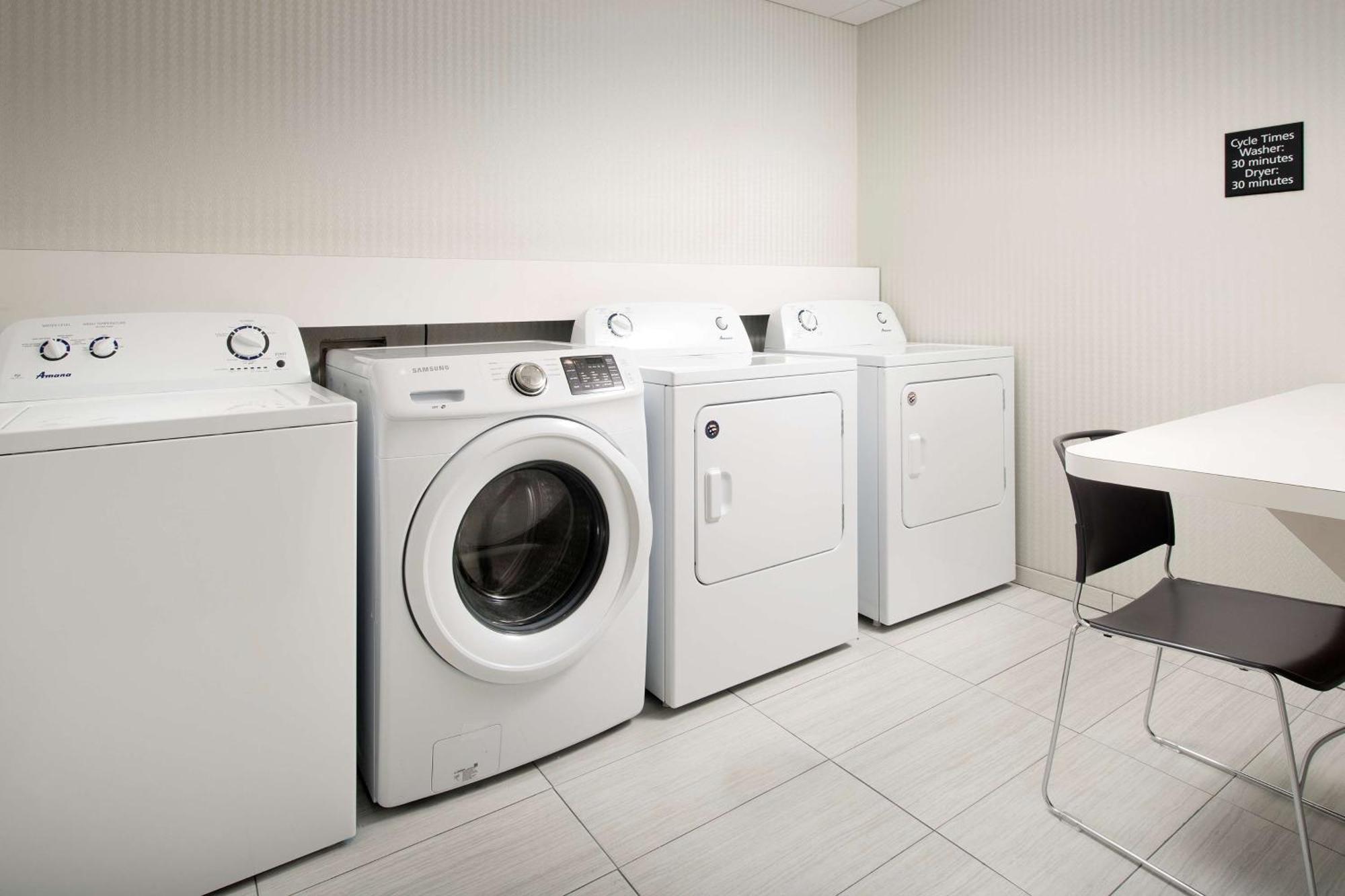 Hampton Airport East Hotel 3*