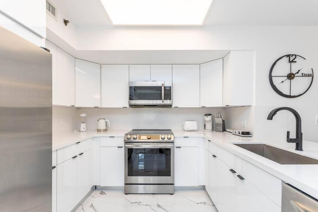 Luxury Vip 3 Bed 2 Bath Yacht Club Aventura Apartment