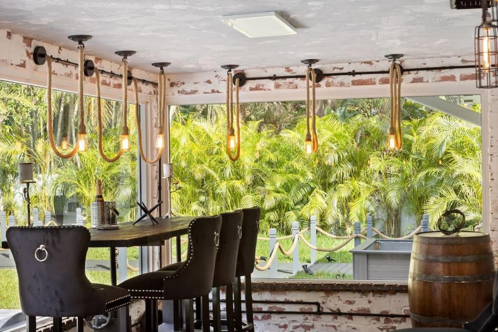 With Outdoor Sauna, Outdoor Bar And Pergola With Games Villa Miami