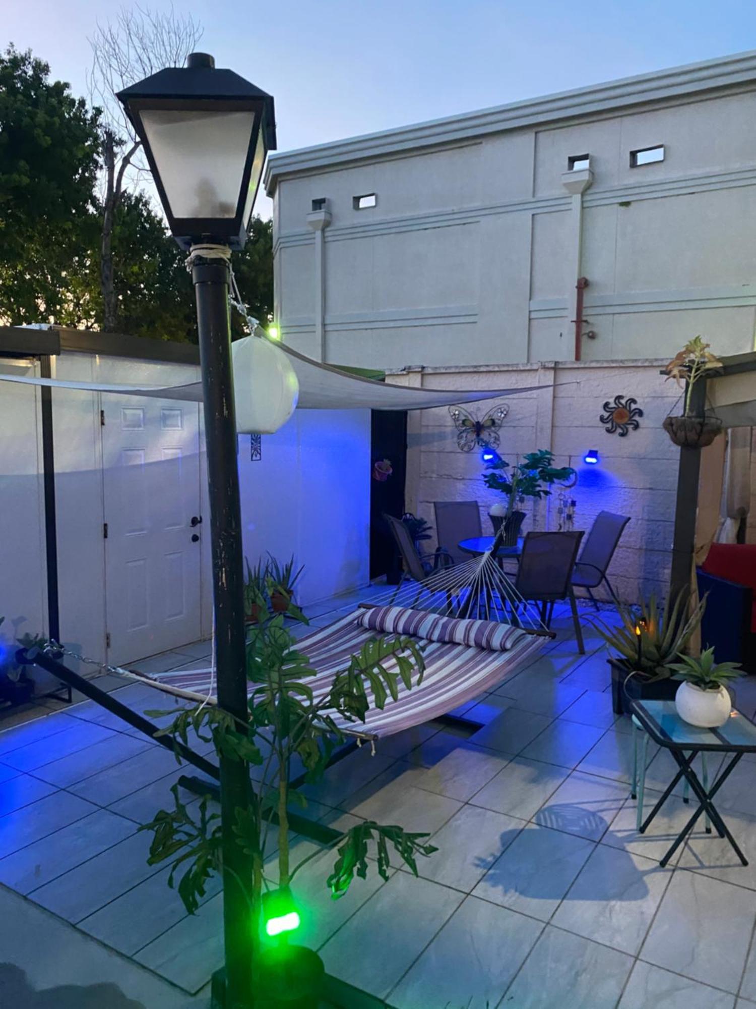 Bed & Breakfast Tiny Place W Private Hot Jacuzzi 7 Min To International Airport *