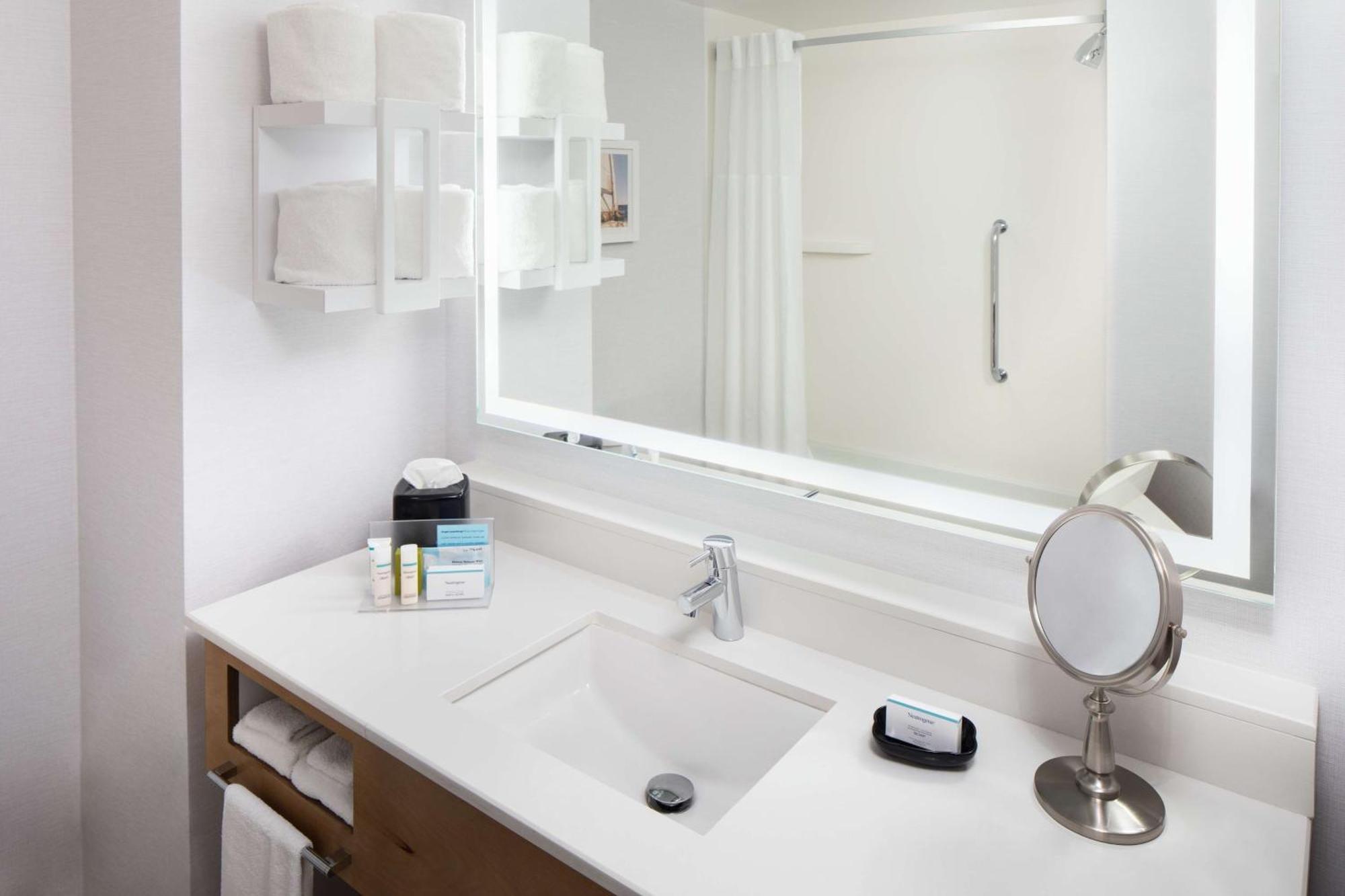 Hotel Hampton & By Hilton Downtown/brickell Miami