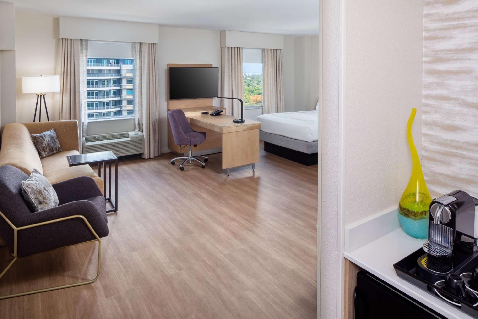 Hampton & By Hilton Downtown/brickell 3*