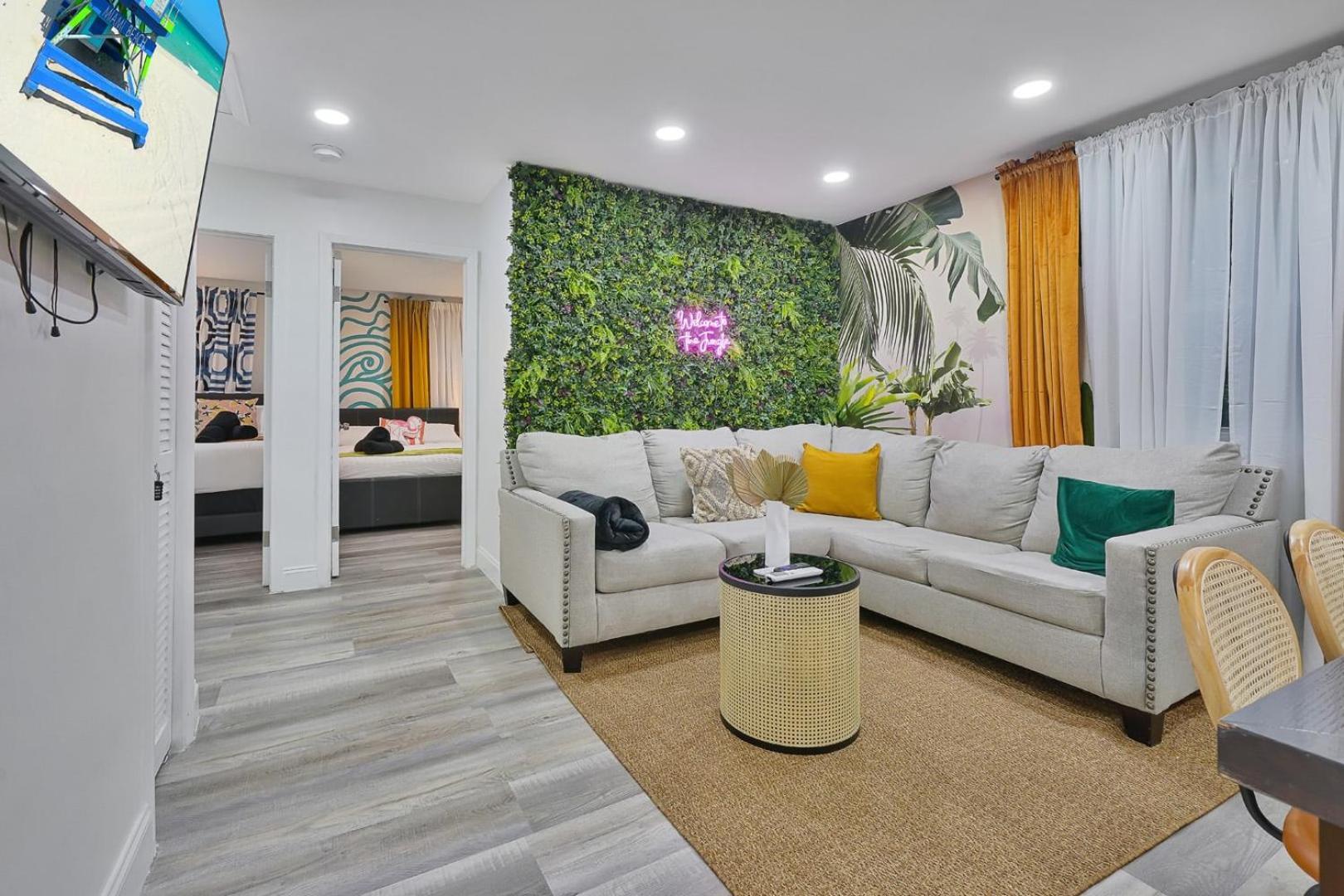 Vacay Spot Wynwood: Urban Jungle Oasis With Massage Shower & Bbq Patio
