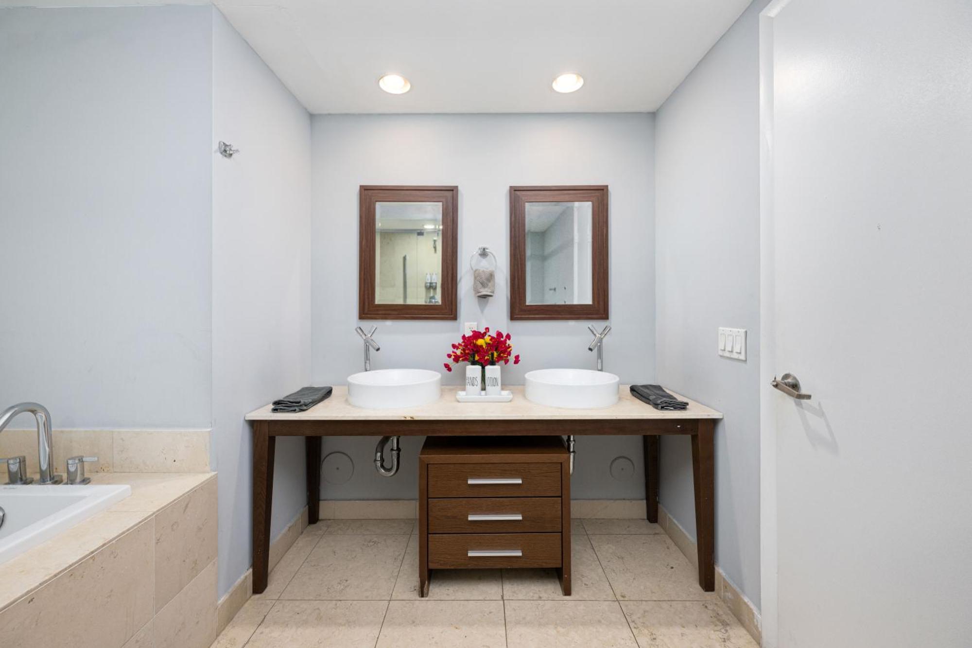 Icon Brickell In Downtown 2bd 2ba Miami