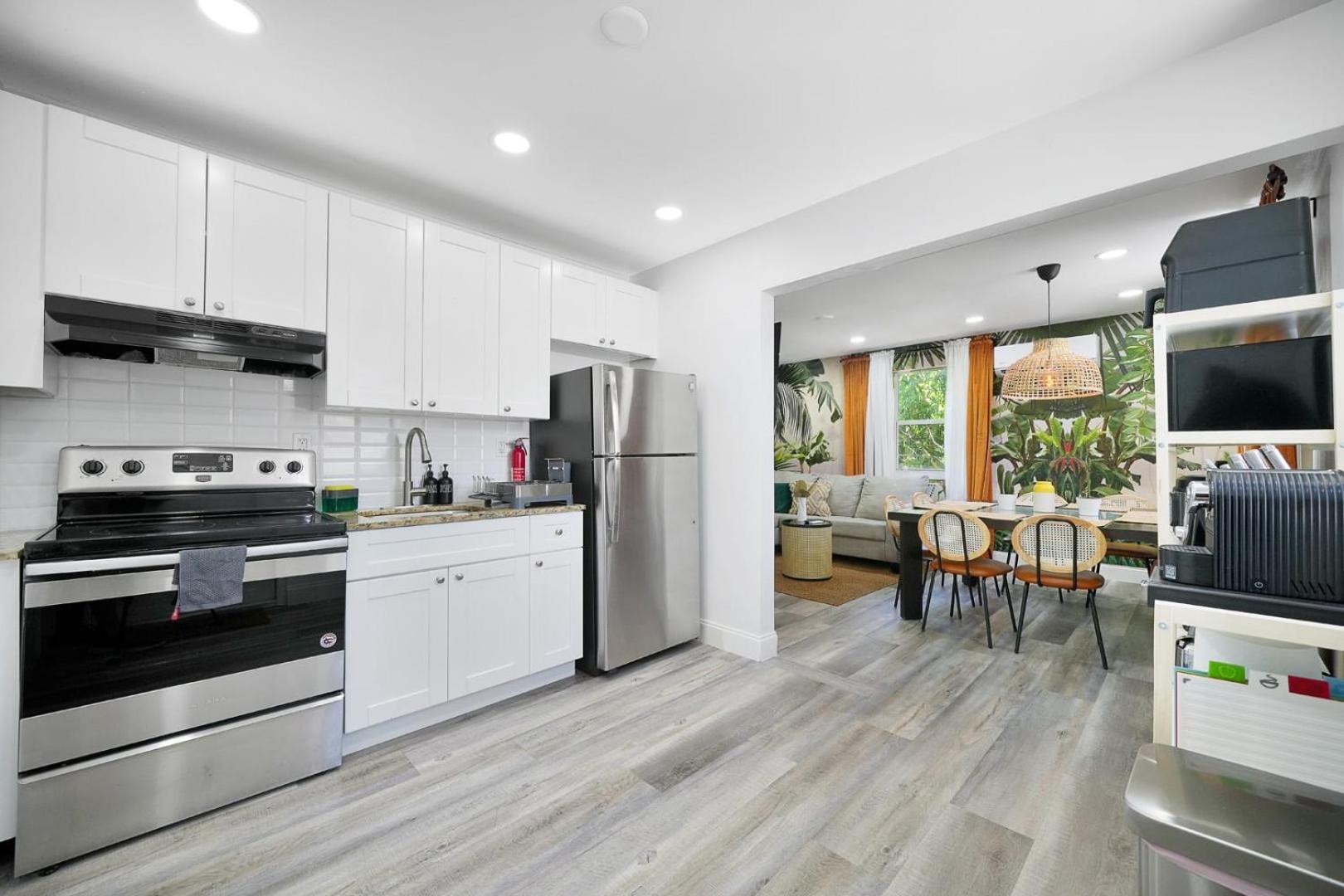 Ferienhaus Vacay Spot Wynwood Jungle Fever Shower Massage Jets, Bbq, Patio Led Vibes, Prime Loc! 6 Blocks Away From Bars, Nite Clubs, Res, Shops *