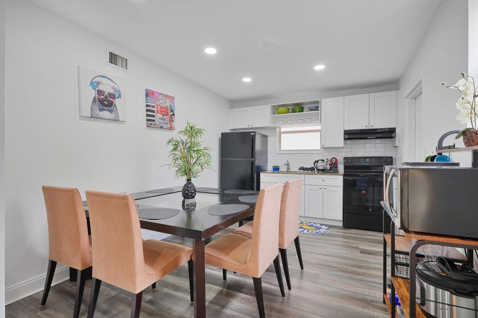 Vacay Spot Wynwood Comfort 2 Kitchen 2 Bbqs Patio Vibes, Prime Loc! 6 Blocks Away From Bars, Nite Clubs, Res, Shops