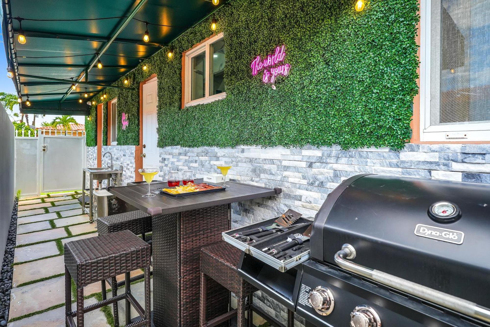 Vacay Spot Happy Escape 15 Min Massage Shower Prime Loc! 6 Blocks Away From Bars, Nite Clubs, Res, Shops *