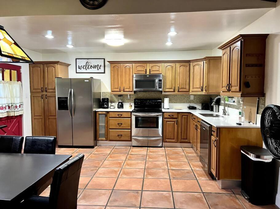 Adorable 2-bedroom House With Free Parking