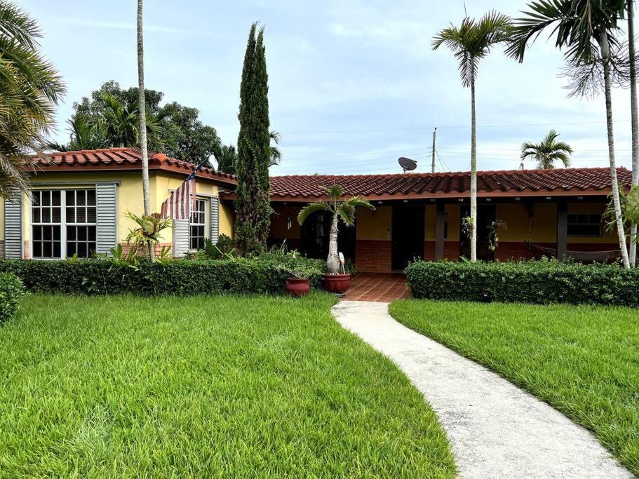 Adorable 2-bedroom House With Free Parking *