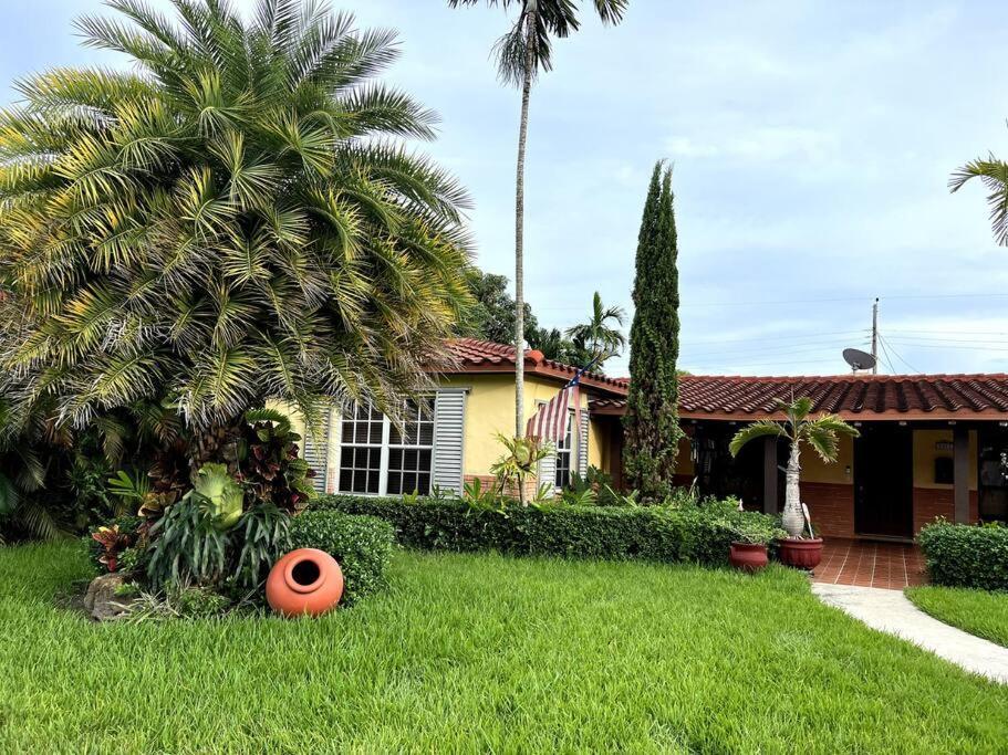Adorable 2-bedroom House With Free Parking Guest house Miami