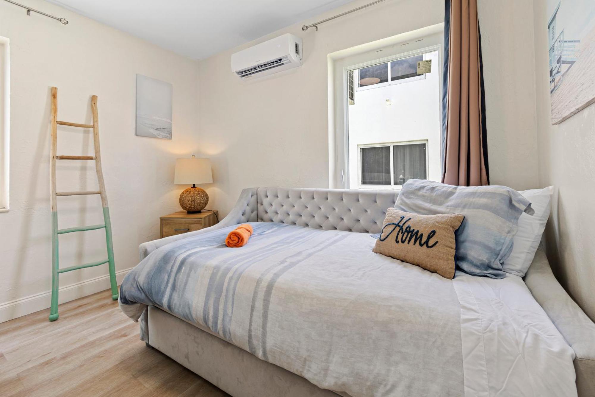 Enchanting Airport-adjacent Apartment