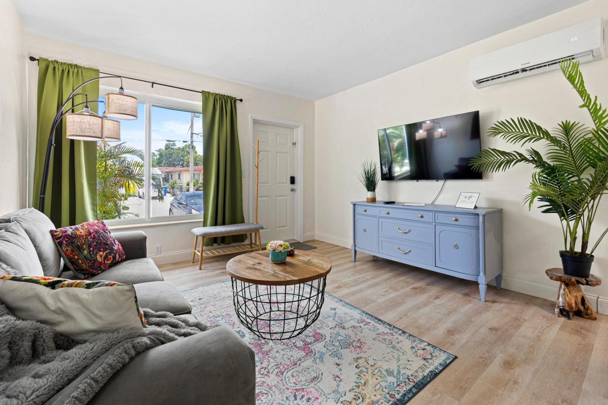 Enchanting Airport-adjacent Apartment Miami