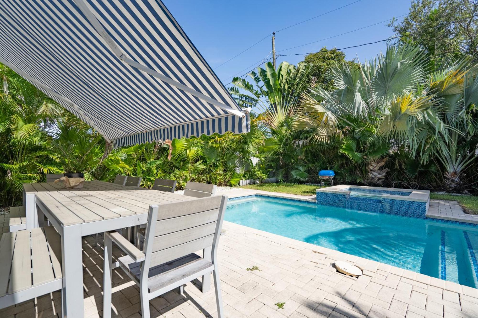 Art Deco Heated Pool Jacuzzi Very Private House On A Quite Street Close To Design District 10 Minutes From The Beach - Villa Miami