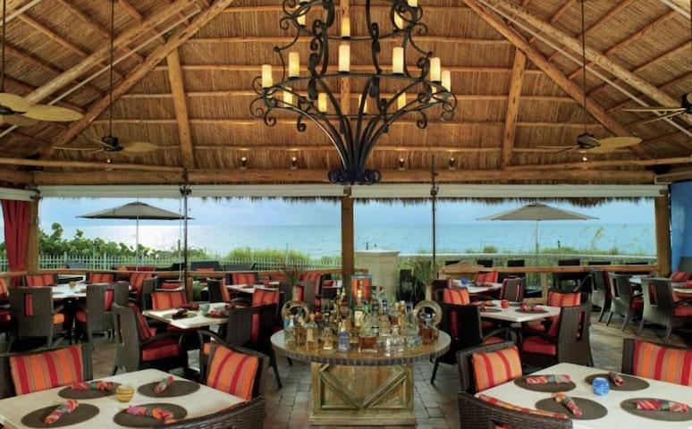 Lovely Deluxe Unit Located At Ritz Carlton - Key Biscayne! *