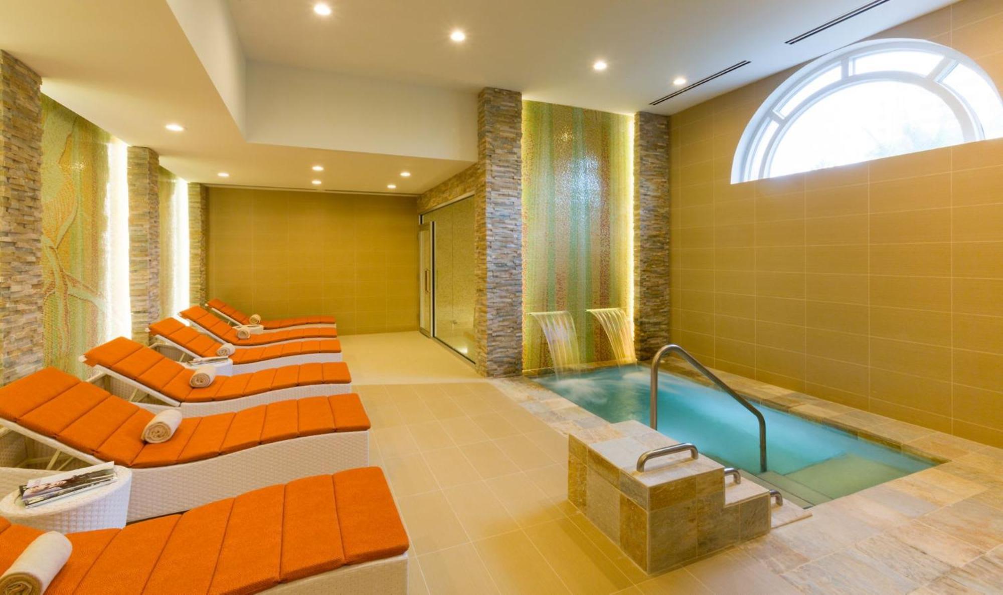 Lovely Deluxe Unit Located At Ritz Carlton - Key Biscayne! *