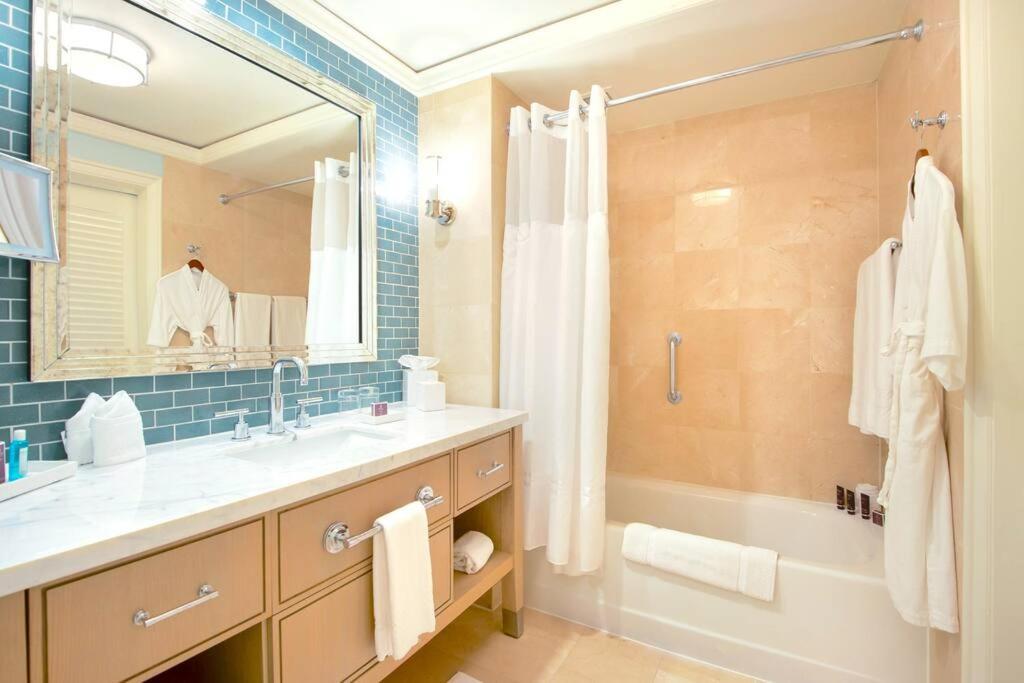 Charming 5 Star Unit Situated At Ritz Carlton-key Biscayne *