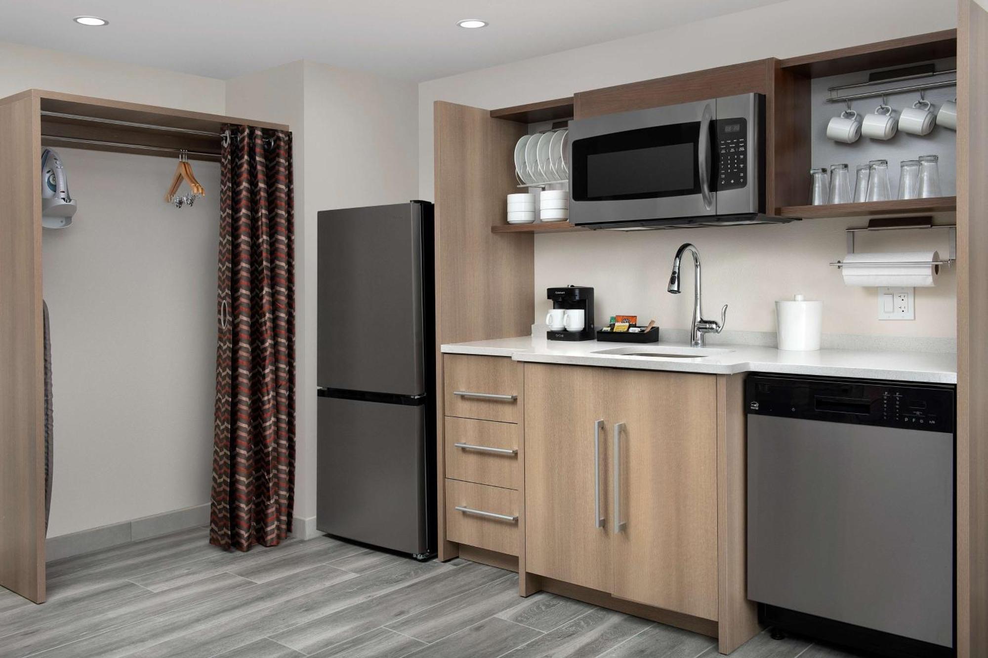 Home2 By Hilton Airport South Blue Lagoon Miami