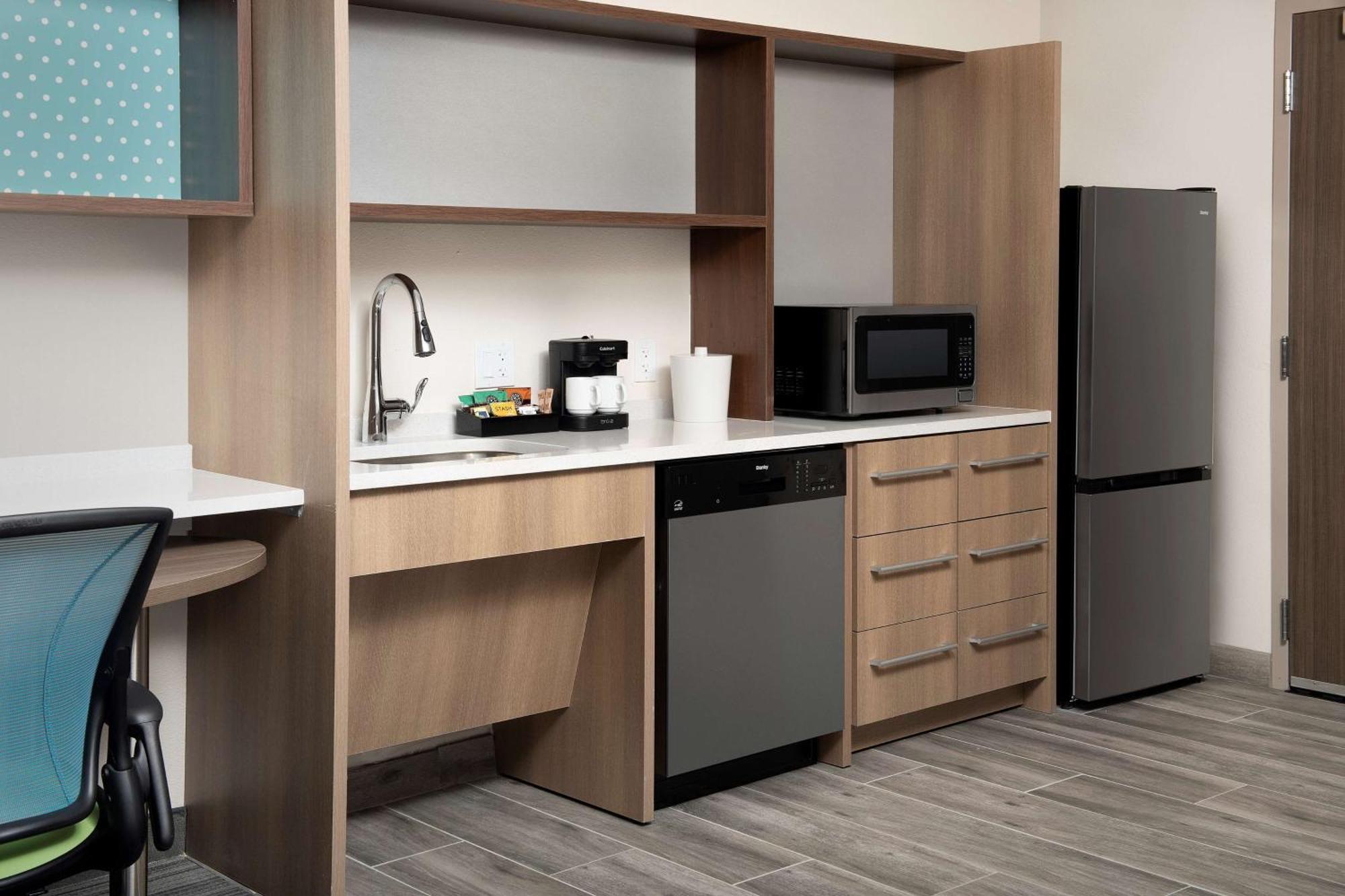 Hotel Home2 By Hilton Airport South Blue Lagoon 3*