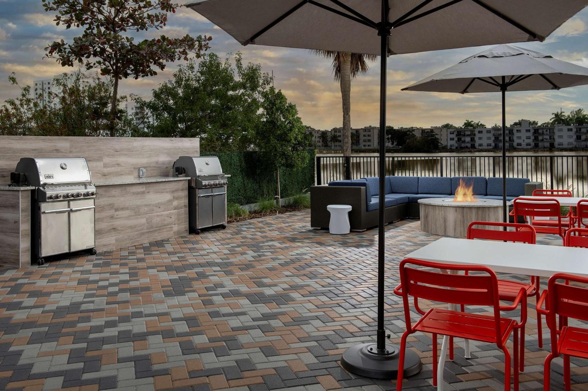 Hotel Home2 By Hilton Airport South Blue Lagoon 3*
