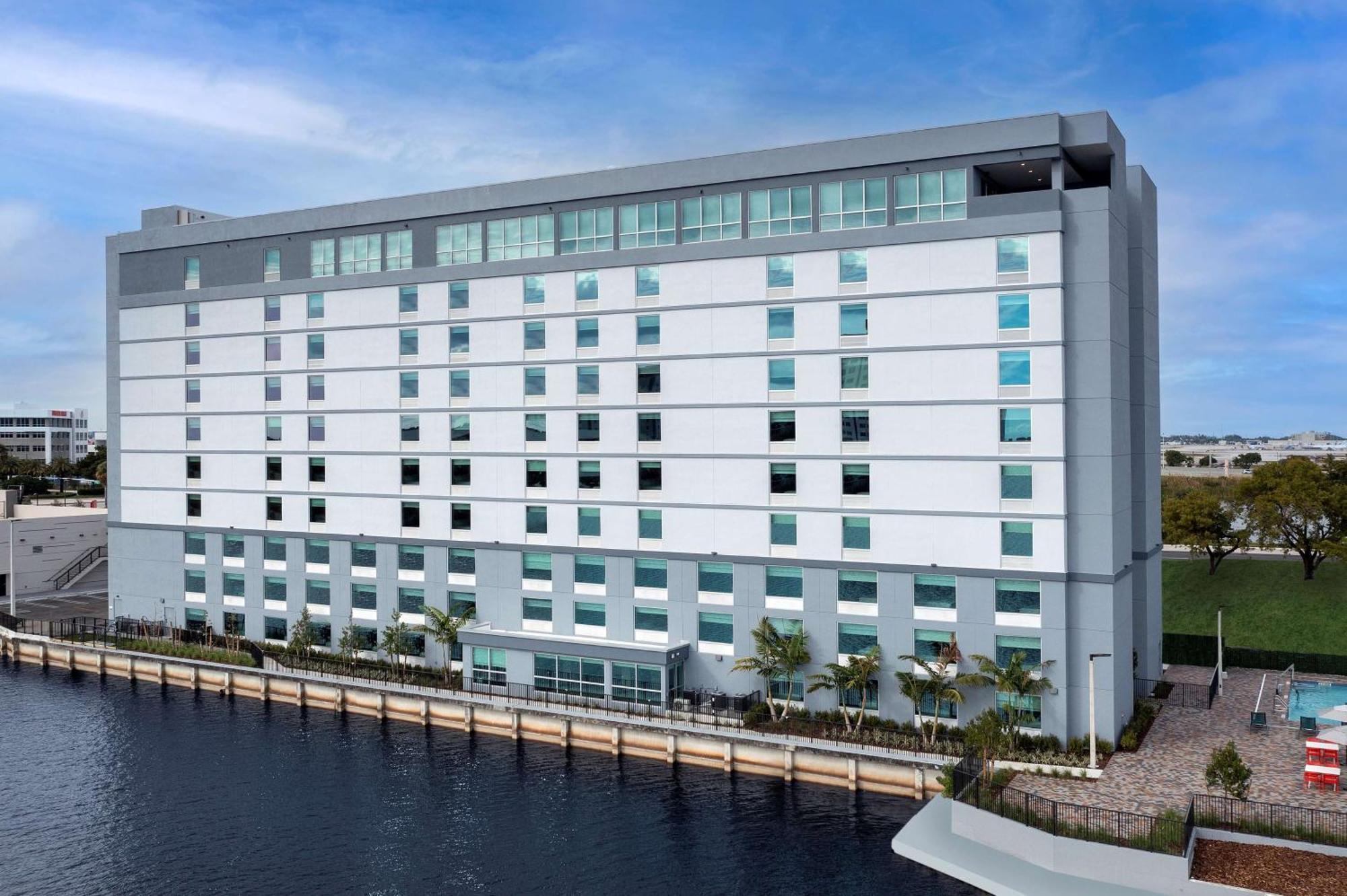 Home2 By Hilton Airport South Blue Lagoon 3* Miami