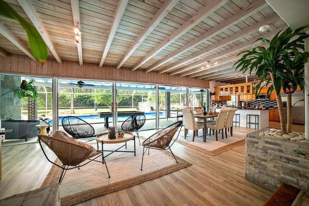 Luxury Village W/pool+grill+minigolf *