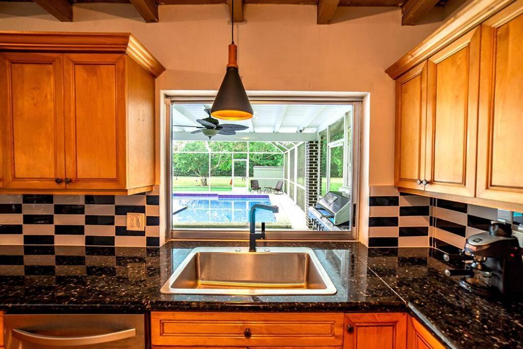Luxury Village W/pool+grill+minigolf Miami