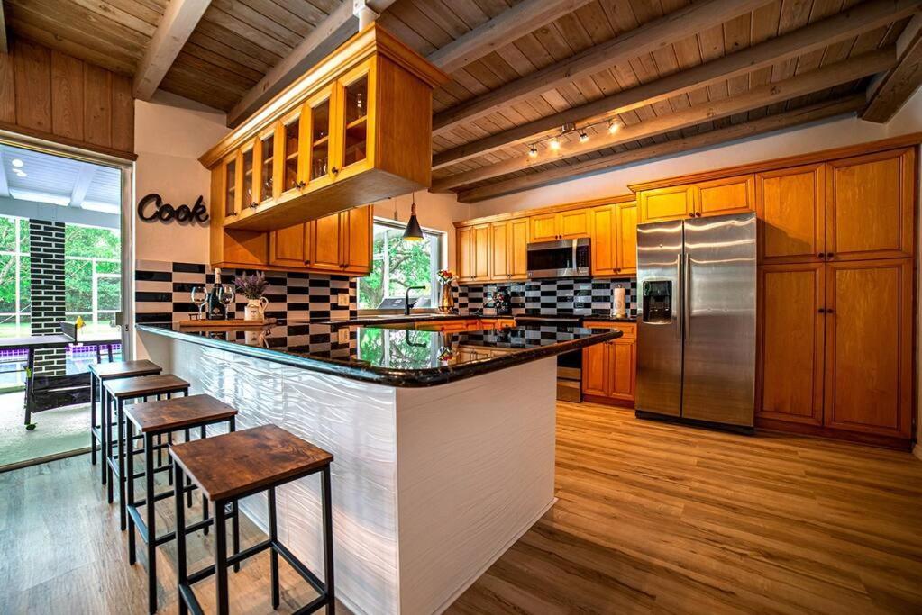 Villa Luxury Village W/pool+grill+minigolf *