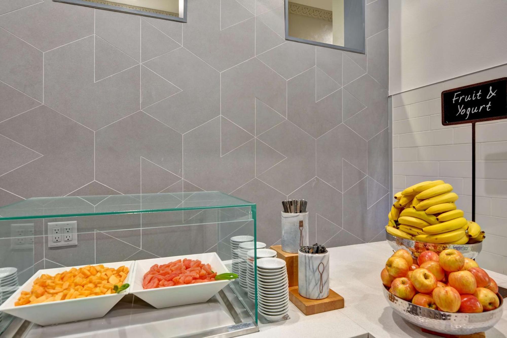 Embassy By Hilton International Airport Hotel 4*