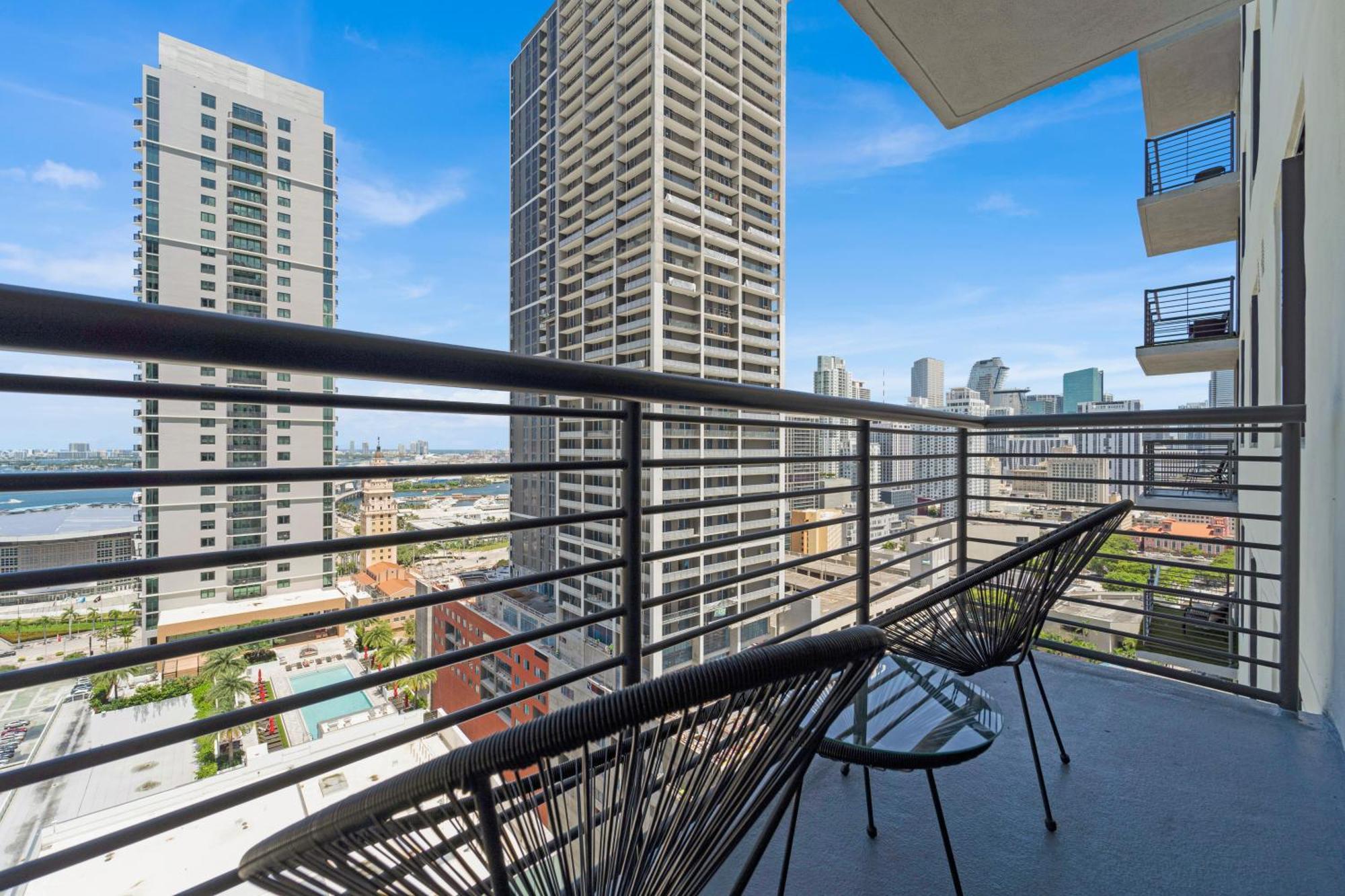 Devereaux Luxury One-bedroom And *