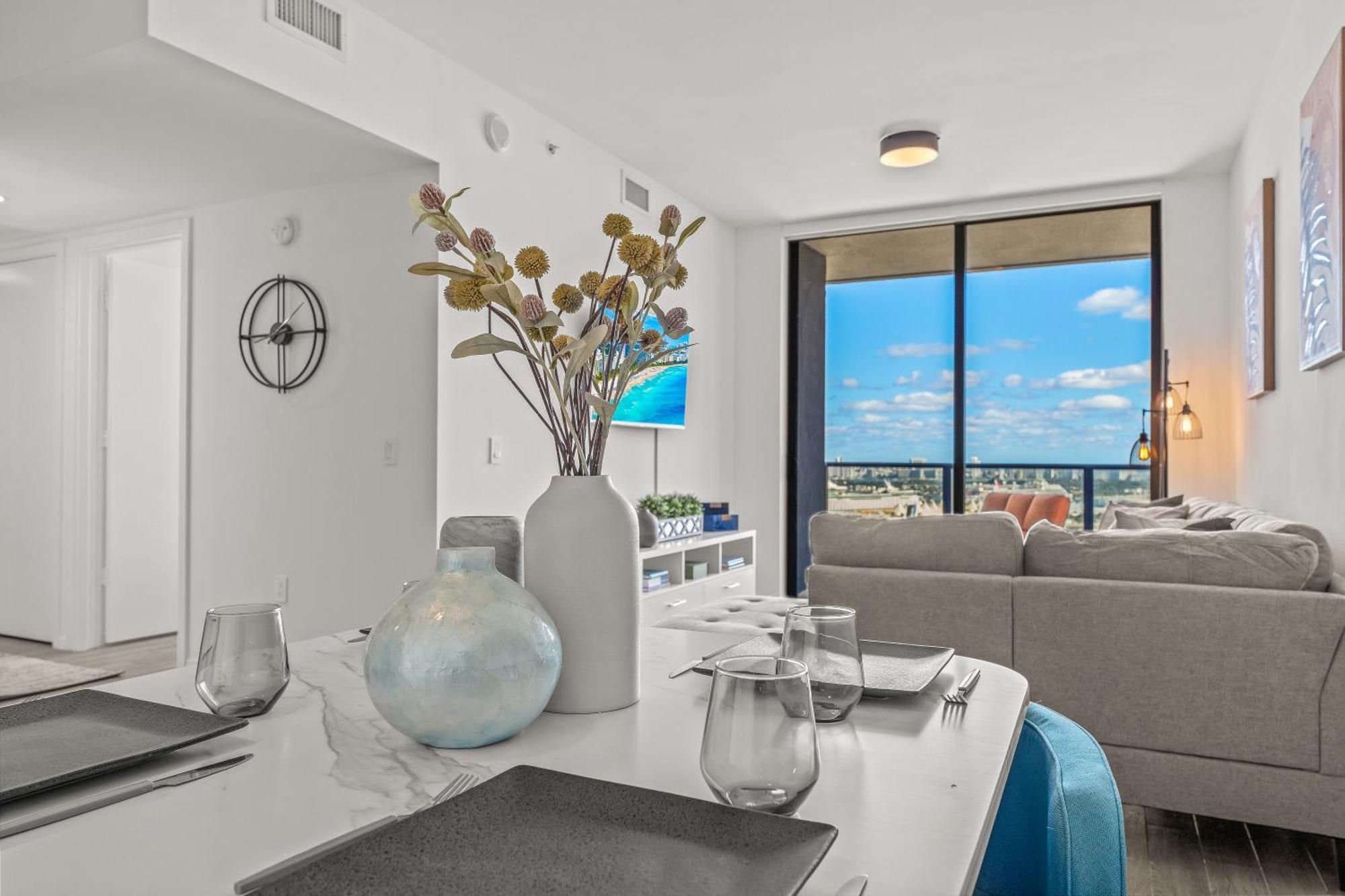 Tr 2 Bedroom, 1 Bedroom, And With Balconies Appartement *