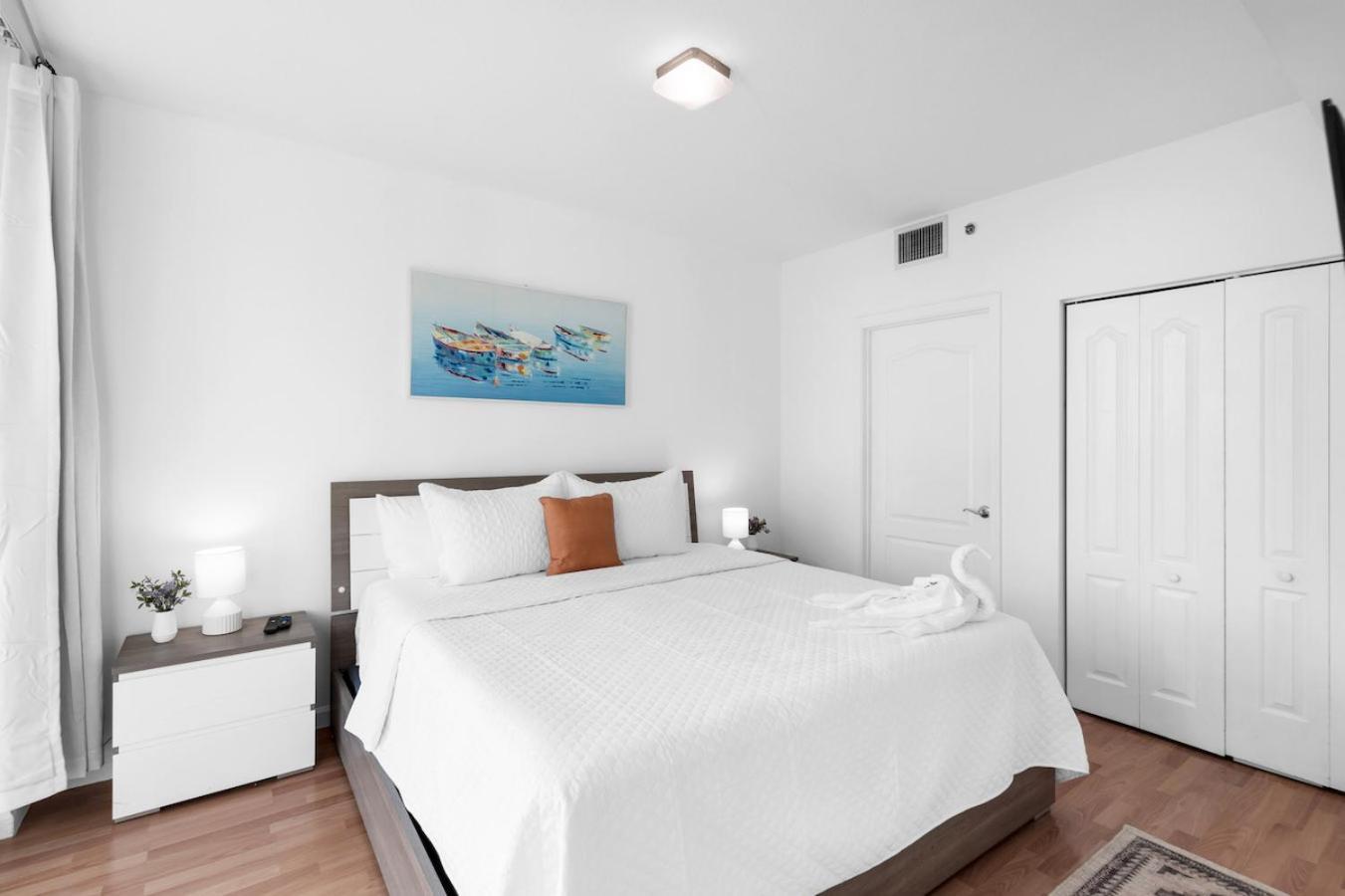 Spacious 2 Bed Unit In Brickell With Free Parking