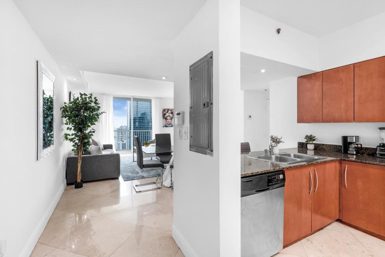 Apartment Spacious 2 Bed Unit In Brickell With Free Parking *