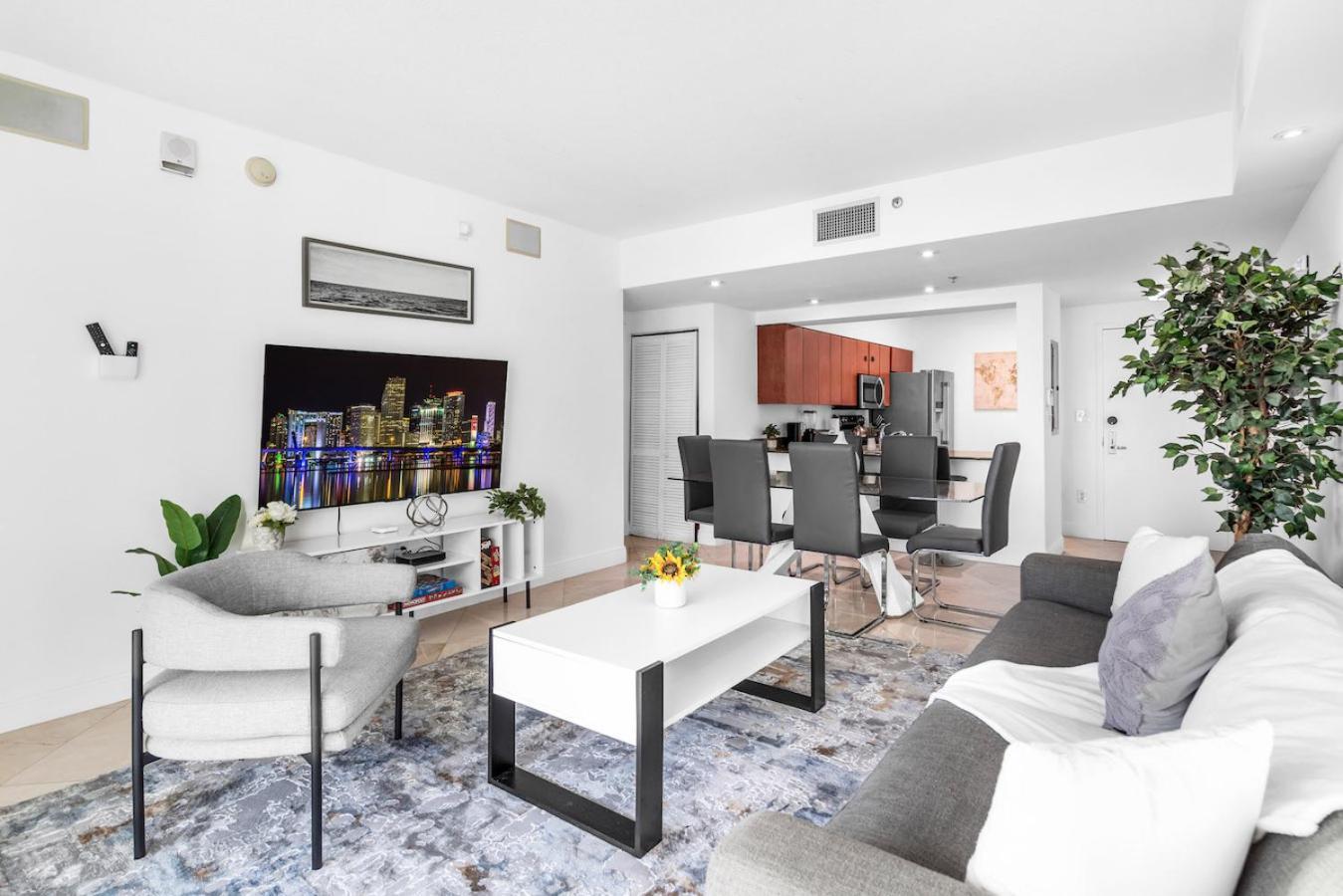 Spacious 2 Bed Unit In Brickell With Free Parking Miami