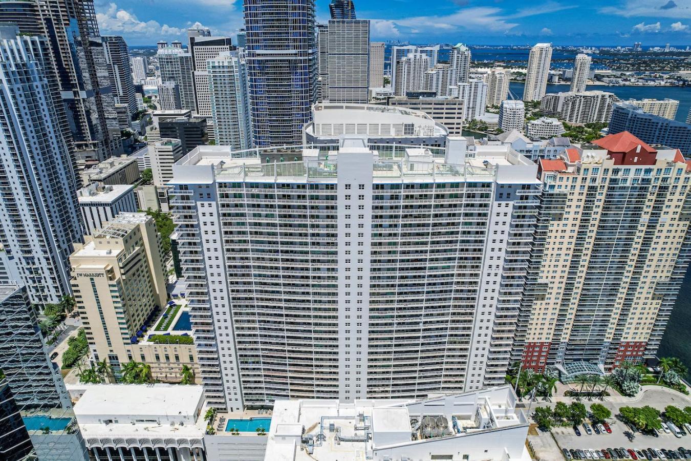 Spacious 2 Bed Unit In Brickell With Free Parking Miami