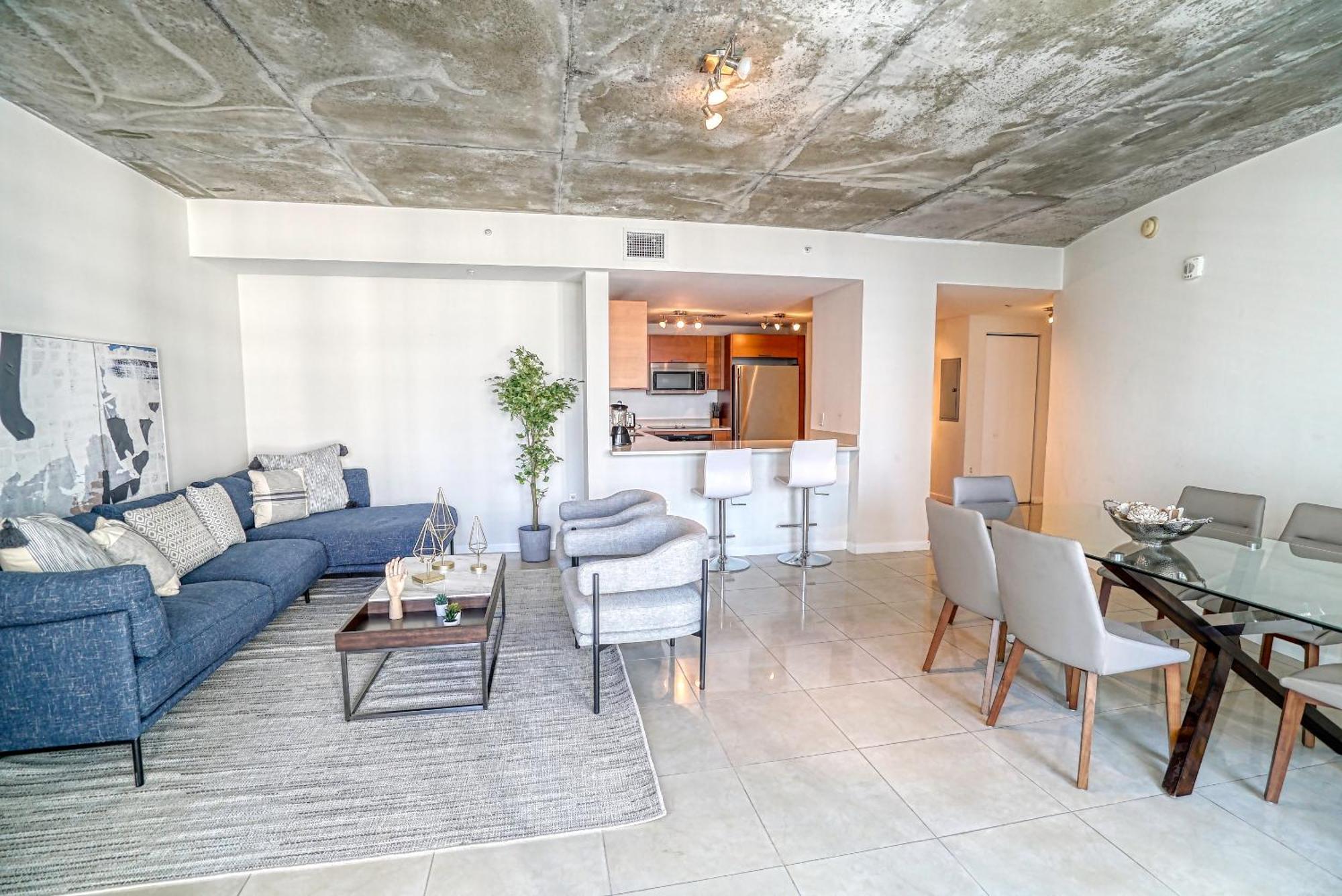 Apartment Prime Location: Midtown Finest *