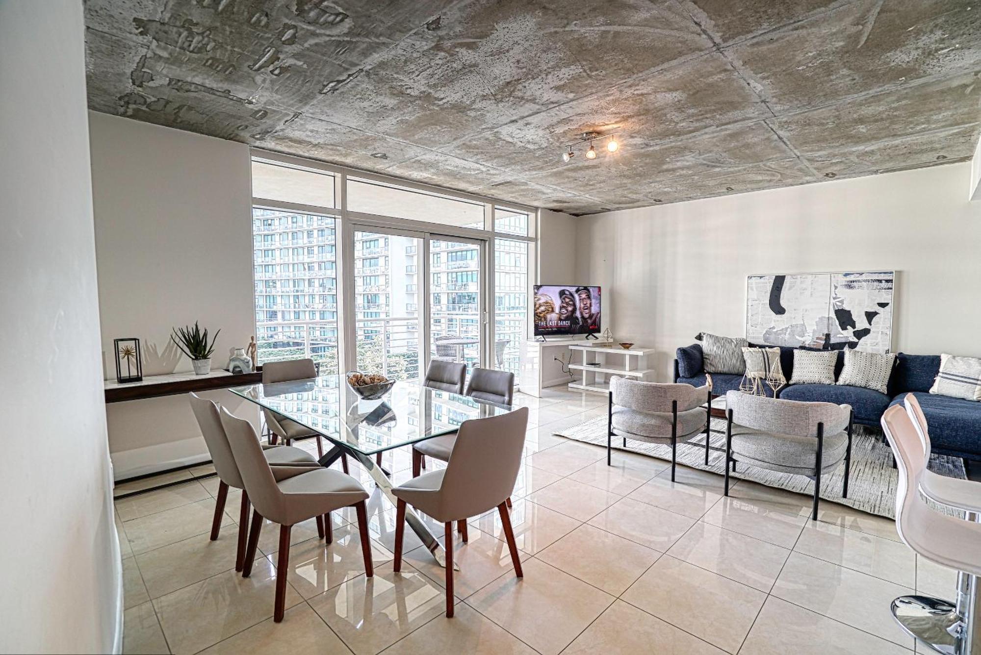 Prime Location: Midtown Finest Apartment